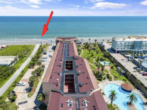 Oceanview Two Balconies Heated Pool Walk to beach